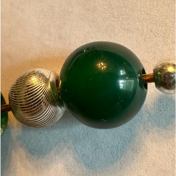 ARTISAN Carved Green Jade & Agate Silver Bead Adjustable Tan Cord Necklace - Picture 7 of 8